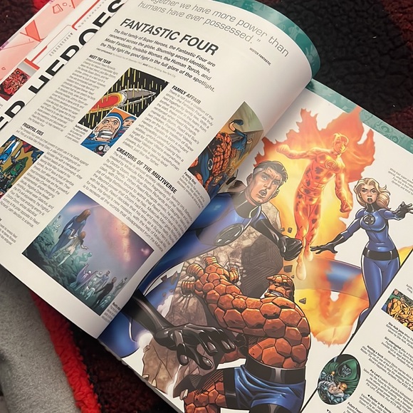 Marvel book - Picture 3 of 3